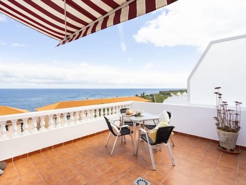 View (from property/room), Balcony/Terrace, Dining area, Sea view