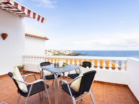 View (from property/room), Balcony/Terrace, Dining area, Sea view