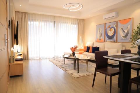 Communal lounge/ TV room, TV and multimedia, Living room, Seating area, Dining area, Evening entertainment