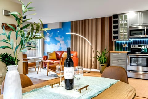 Kitchen or kitchenette, Living room, Seating area, Dining area, stove