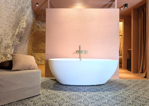 Photo of the whole room, Bath