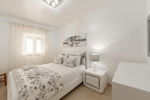 Decorative detail, Bedroom, towels