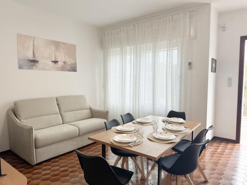 Living room, Seating area, Floor plan, Dining area, soundproof, kitchen