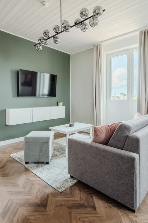 Communal lounge/ TV room, TV and multimedia, Living room, internet