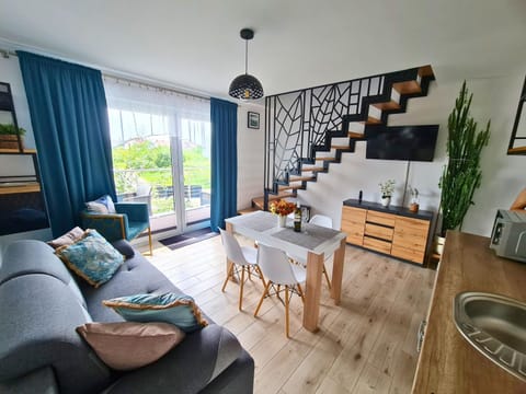 Communal lounge/ TV room, TV and multimedia, Balcony/Terrace, Kitchen or kitchenette, Living room, Seating area, Dining area