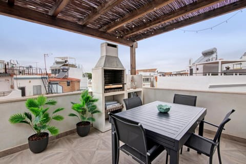 Property building, Balcony/Terrace, Living room