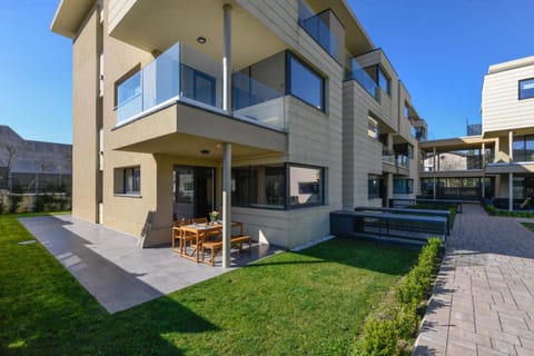 Property building, Facade/entrance, Off site