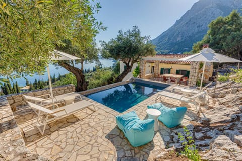 Swimming pool, sunbed