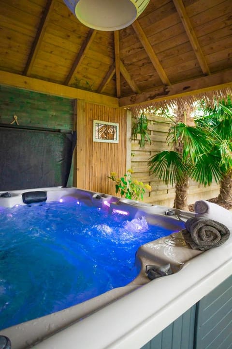 Hot Tub, Spa and wellness centre/facilities
