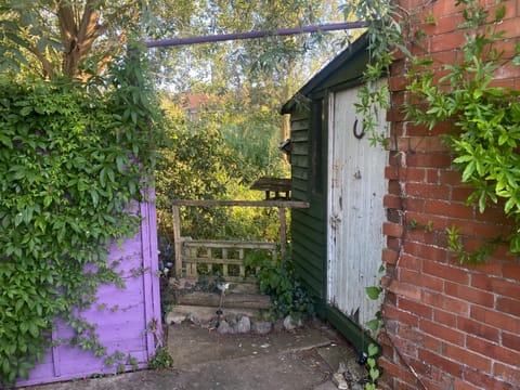 Avalon Retreat Cabin Cabin in Glastonbury