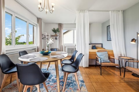 Seating area, Dining area, Bedroom