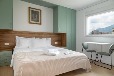 Photo of the whole room, Bedroom, Mountain view, towels