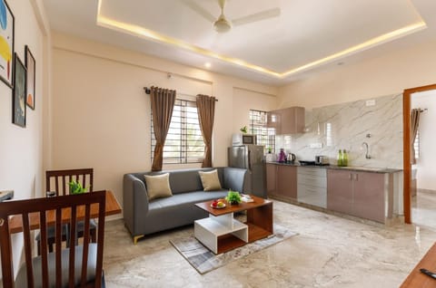 Seating area, kitchen