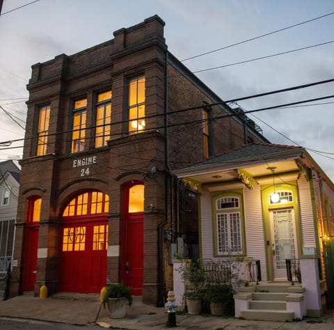Property building, Facade/entrance, Landmark view