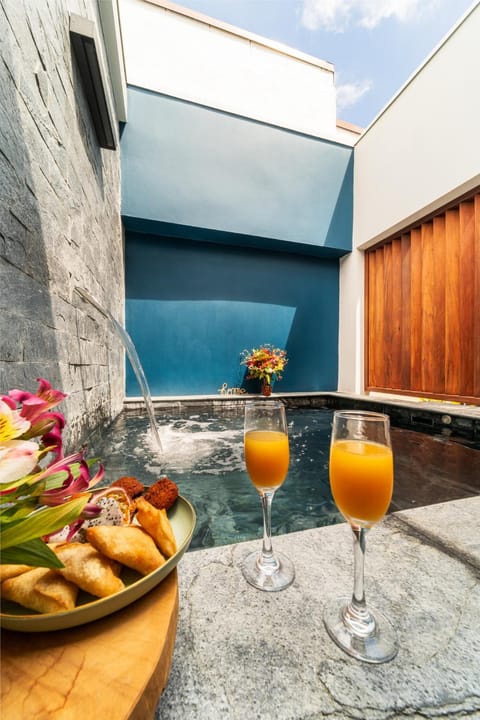 Hot Tub, Hot Tub