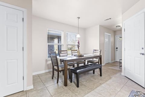 Spacious 3BR with Gameroom 10 Min from ATT Stadium House in Arlington