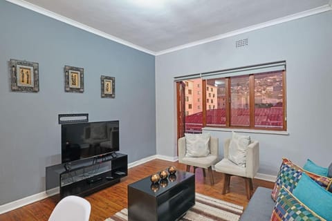 Communal lounge/ TV room, TV and multimedia, Living room, Evening entertainment