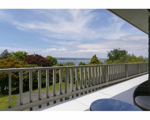 Balcony/Terrace, Lake view
