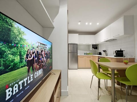 TV and multimedia, Kitchen or kitchenette, Dining area, Evening entertainment, oven