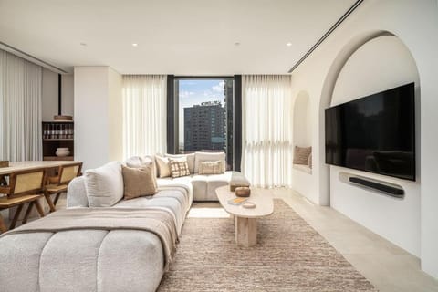 TV and multimedia, Living room, Decorative detail, Seating area, Evening entertainment
