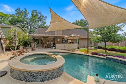 Patio, Day, Natural landscape, Garden, Garden view, Pool view, Swimming pool, sunbed
