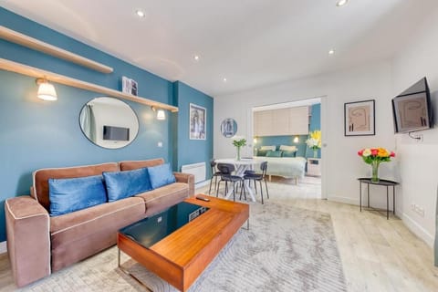TV and multimedia, Living room, Dining area