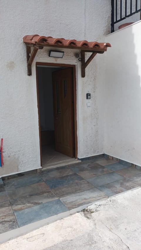 Vrontas House Apartment in Islands