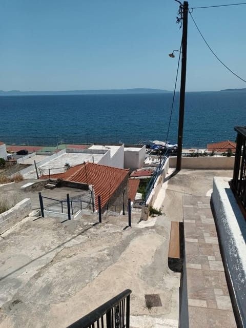 Vrontas House Apartment in Islands