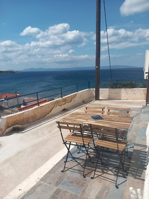 Vrontas House Apartment in Islands