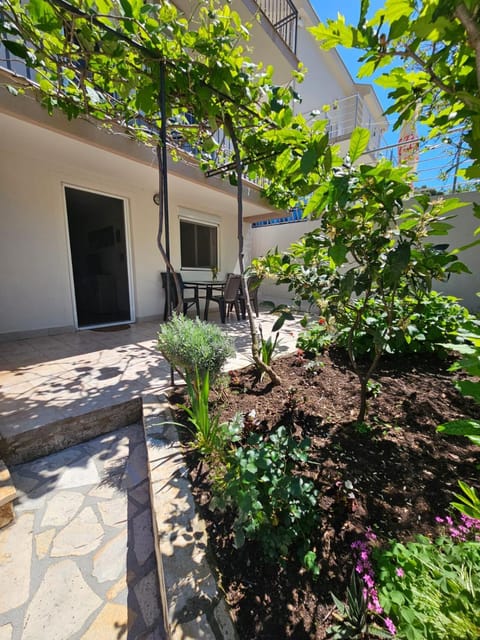 Vila Lučica apartman u prizemlju Apartment in Budva Municipality