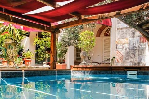 Hot Tub, Swimming pool