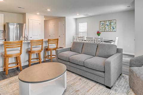 3 Mi to Shore Family Townhome in Surfside Beach House in Garden City