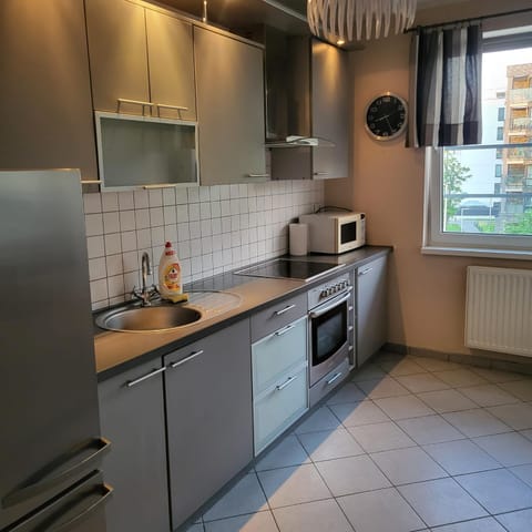 Kitchen or kitchenette, oven, pet friendly, stove