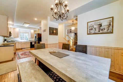 Truckee Retreat half Mi to Tahoe Donner Skiing House in Truckee