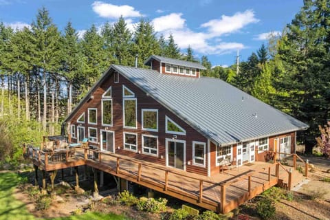 Swallows Nest House in Salem