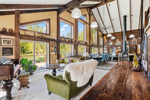 Swallows Nest House in Salem