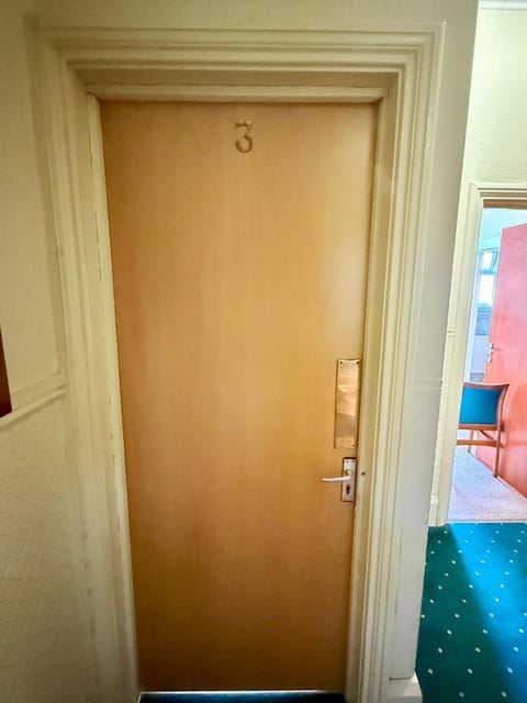 Hylands Hotel Double Room with Private Bathroom & Free Parking Vacation rental in Nottingham