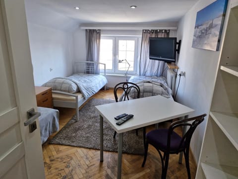 Bed, TV and multimedia, Photo of the whole room
