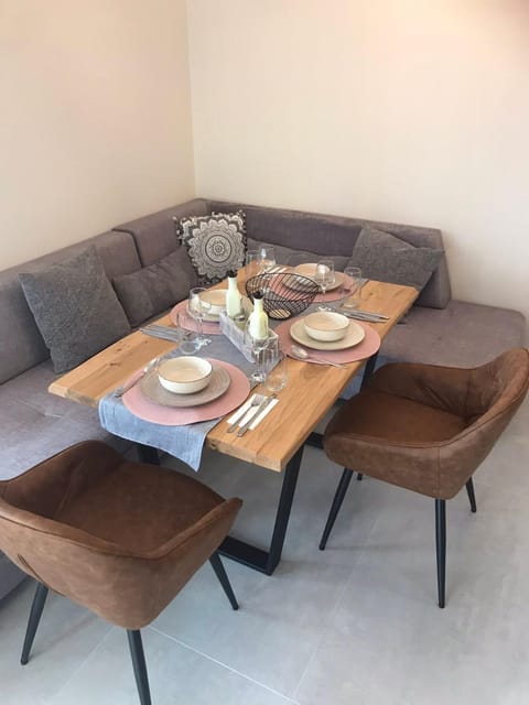 Living room, Seating area, Dining area