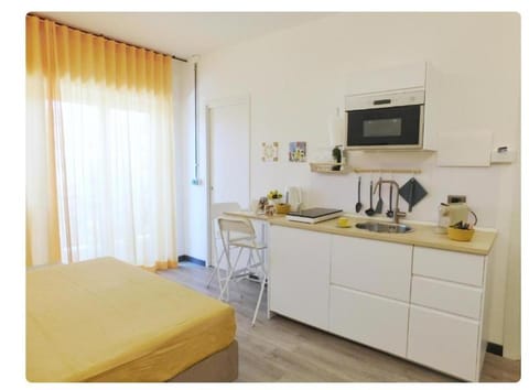 Kitchen or kitchenette, Bedroom