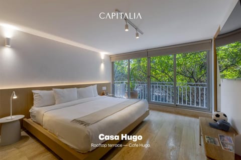 Bed, Place of worship, TV and multimedia, View (from property/room), Balcony/Terrace, Bedroom, City view