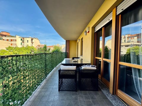 Patio, View (from property/room), Balcony/Terrace, Balcony/Terrace, Seating area, Dining area