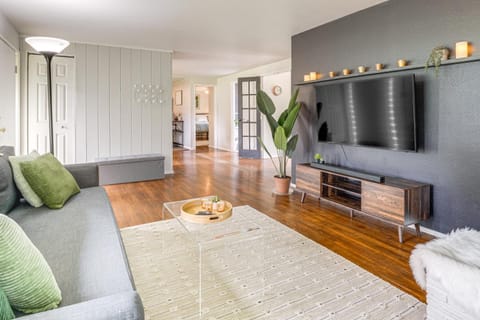 1 Mi to UO Campus - Family Home with Pool Table! House in Eugene