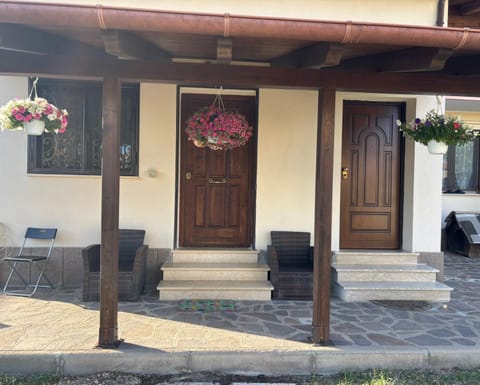 Facade/entrance, Day, Balcony/Terrace