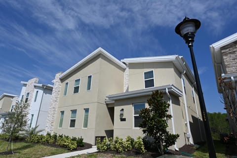 2956 - Sanctuary at Storey Lake House in Kissimmee