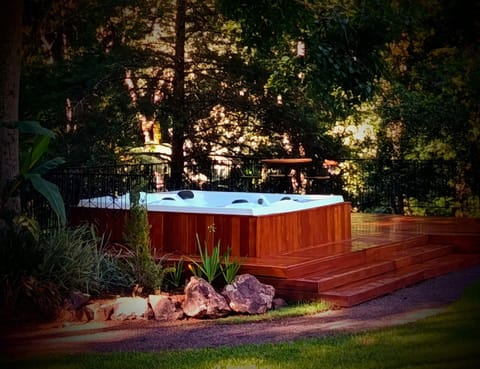 Hot Tub, Hot Tub