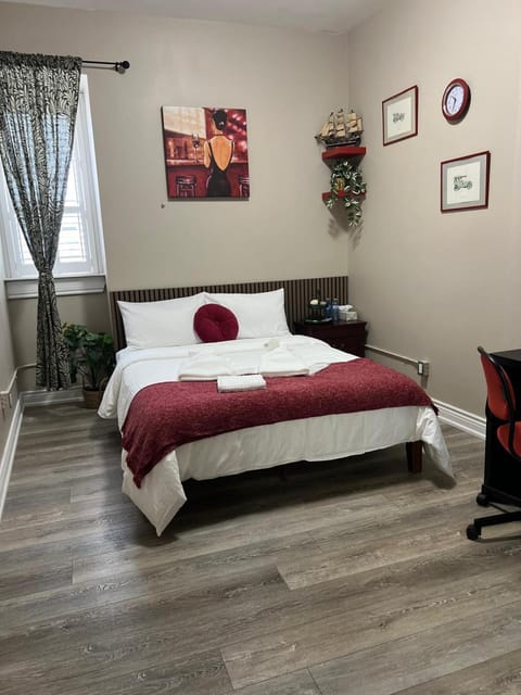 Photo of the whole room, Bedroom