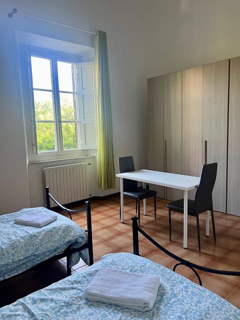 Living room, Photo of the whole room, Seating area, Dining area