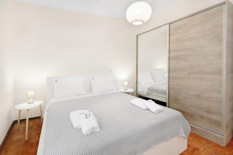 Bed, Photo of the whole room, Bedroom, towels, wardrobe