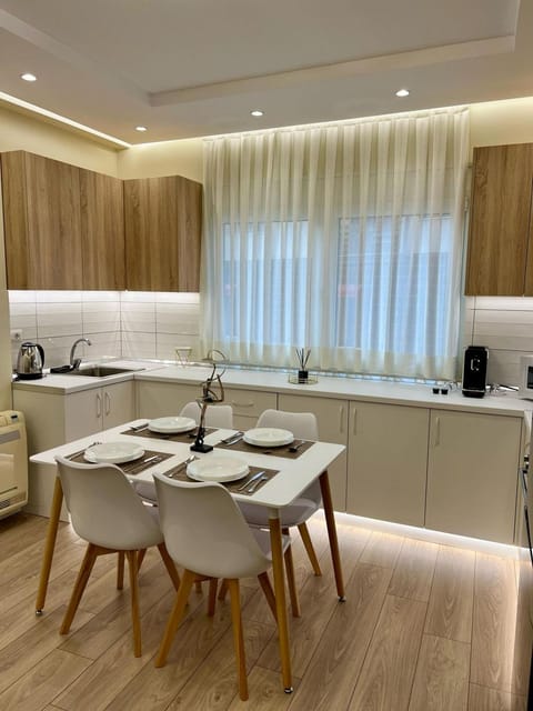 Dining area, minibar, stove, toaster